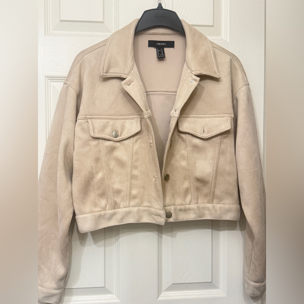Forever 21 Beige Faux Suede Cropped Jacket Snap Front Trucker Style Size M